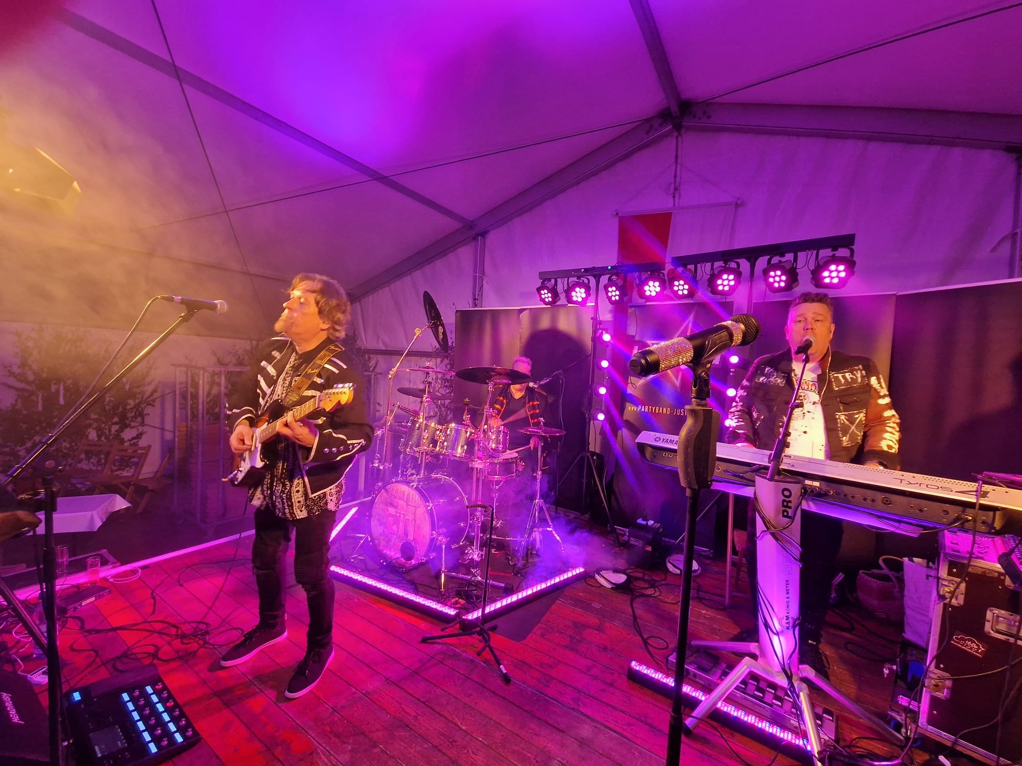 Just4you die Partyband des Nordens