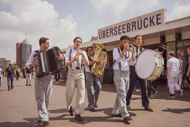 Maritime mobile Brassband aus Hamburg